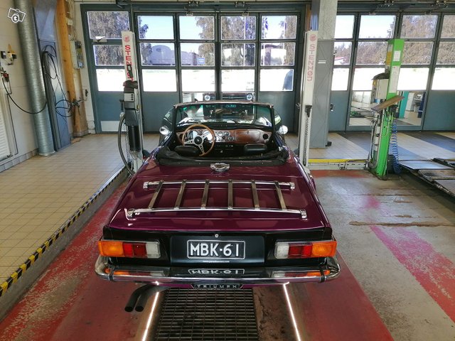 Aito Triumph TR6 urheiluauto 10