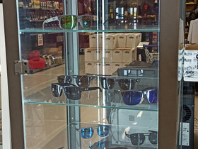 Oakley aurinkolasit suoraan hyllystä, Muut asusteet, Asusteet ja kellot, Oulu, Tori.fi Oakley aurinkolasit suoraan hyllystä, Muut asusteet, Asusteet ja kellot, Oulu, Tori.fi