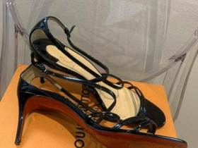 Louboutin kiiltonahkasandaalit koko 39, Vaatteet ja kengät, Helsinki, Tori.fi Louboutin kiiltonahkasandaalit koko 39, Vaatteet ja kengät, Helsinki, Tori.fi