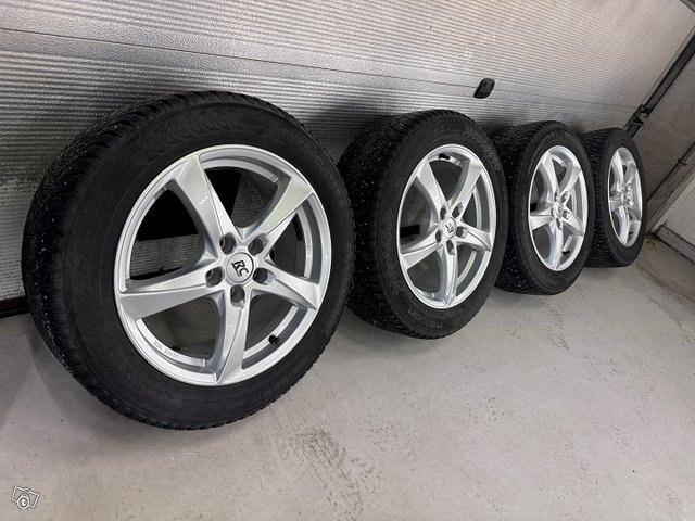 215 55 R17 Nokian HKPL 8 ja RC-design vanteet, kuva 1