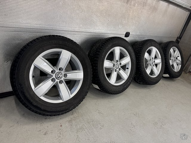 215 60 R16 Nokian HKPL 9 + OEM vanteet, kuva 1