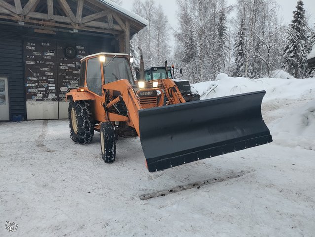 Traktorin lumilevy hydraali käännöllä 3